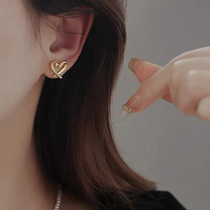 Pendientes Corazón Dorado Glowfy | Botón Corazón Abierto
