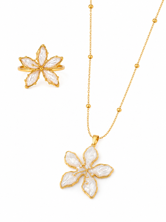 Conjunto Flor Blanca Nácar | Collar y Anillo Colección Tesoros de Verano