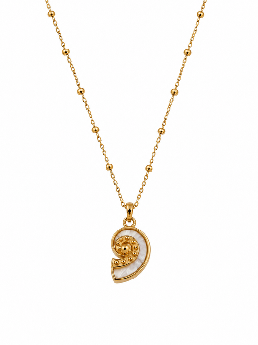 Collar Caracola Nácar Dorada | Colección Tesoros de Verano