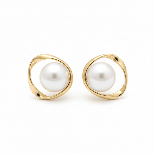 Pendientes Pearl Glow Dorados | Marco Ondulado y Perla